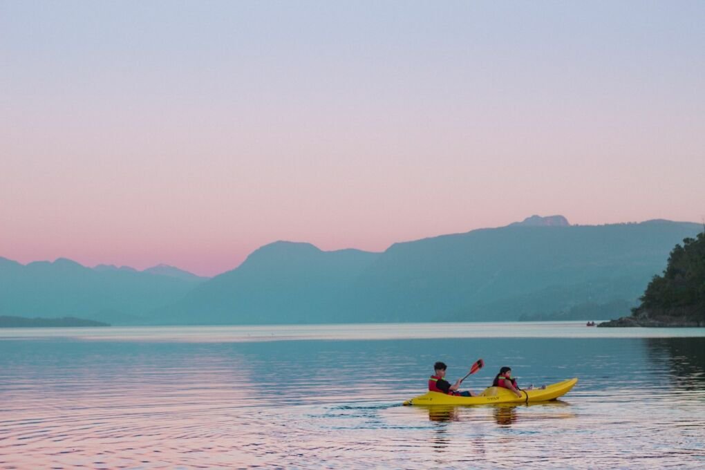 People kayaking on a lake in Pucón