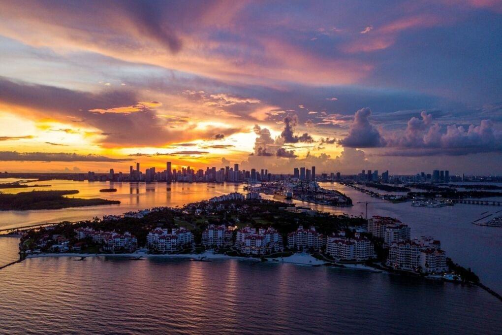alt=Image of Fisher island in the evening