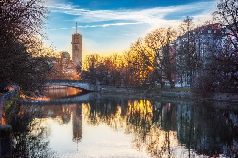 Image of Munich and fall trees lining the streets.