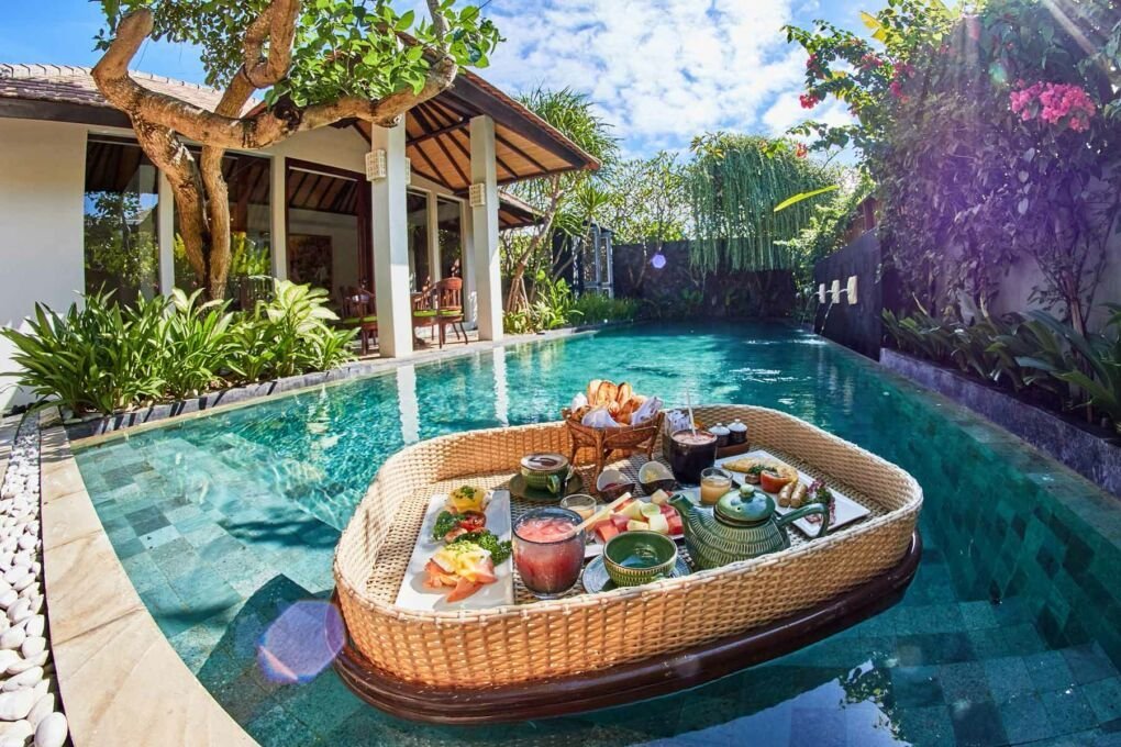 Cabina Floating Breakfast