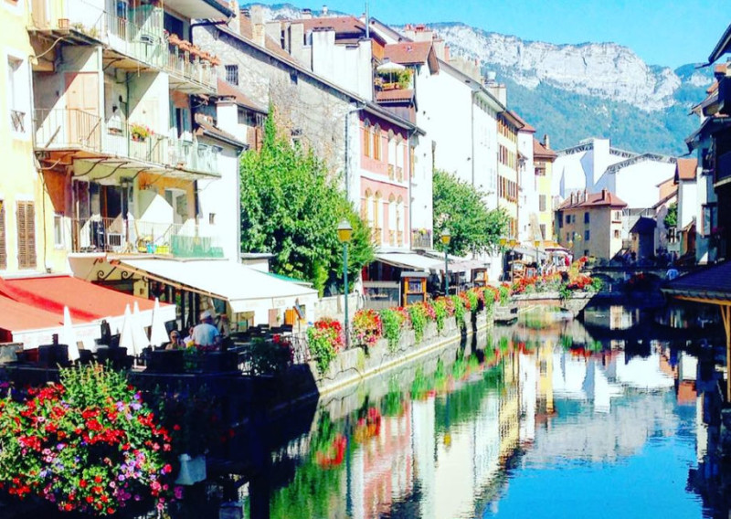 Annecy-fairytale-town-france-800x568