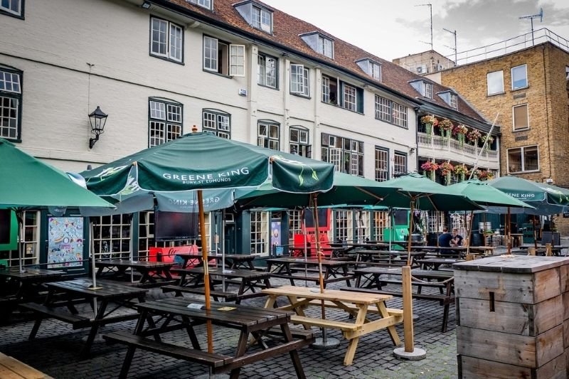 outside terrace area at George Inn