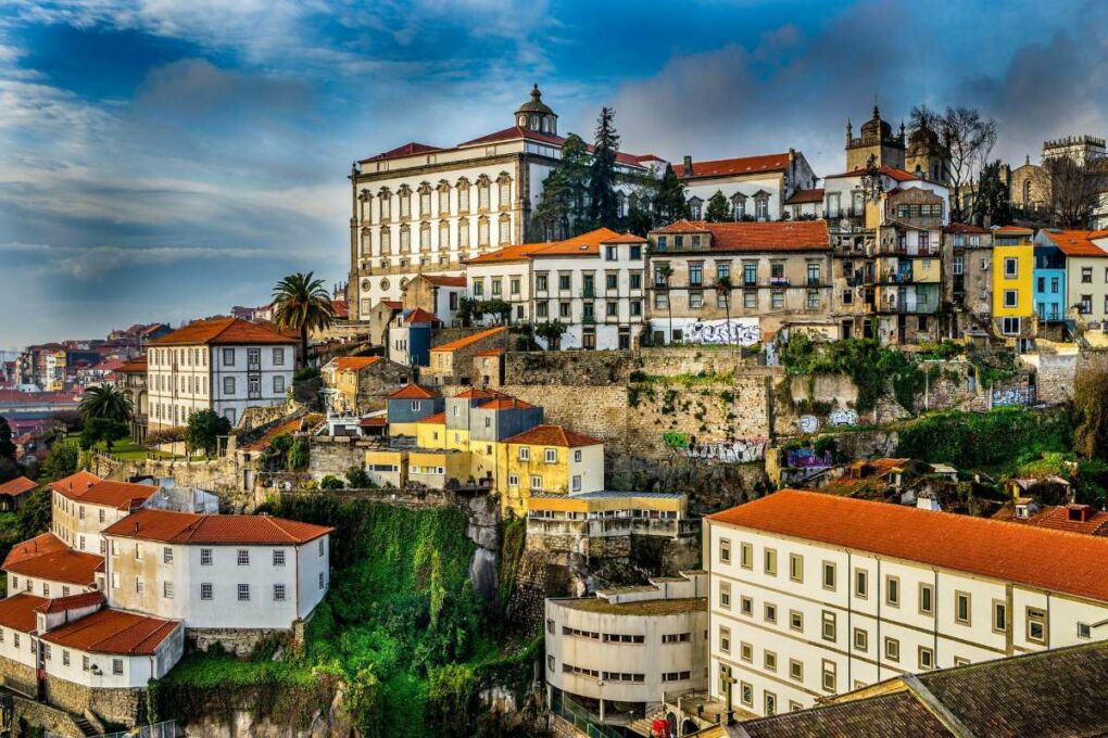 Hillside-town-in-portugal