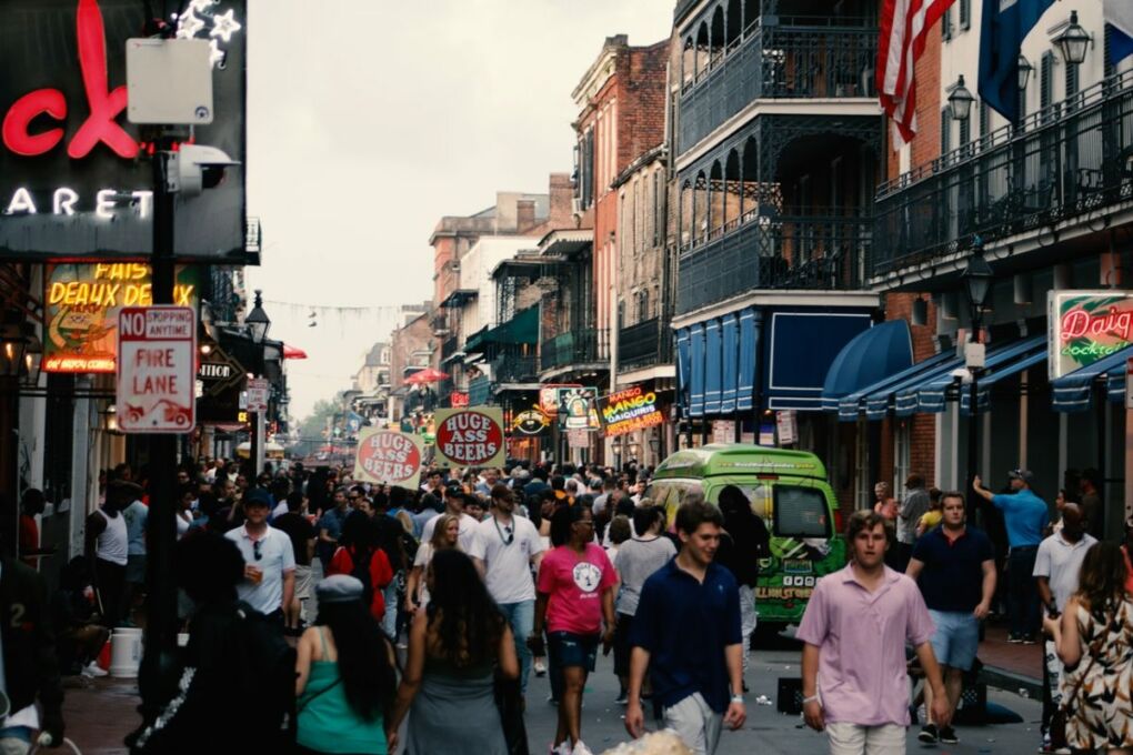 busy-street-in-new-orleans