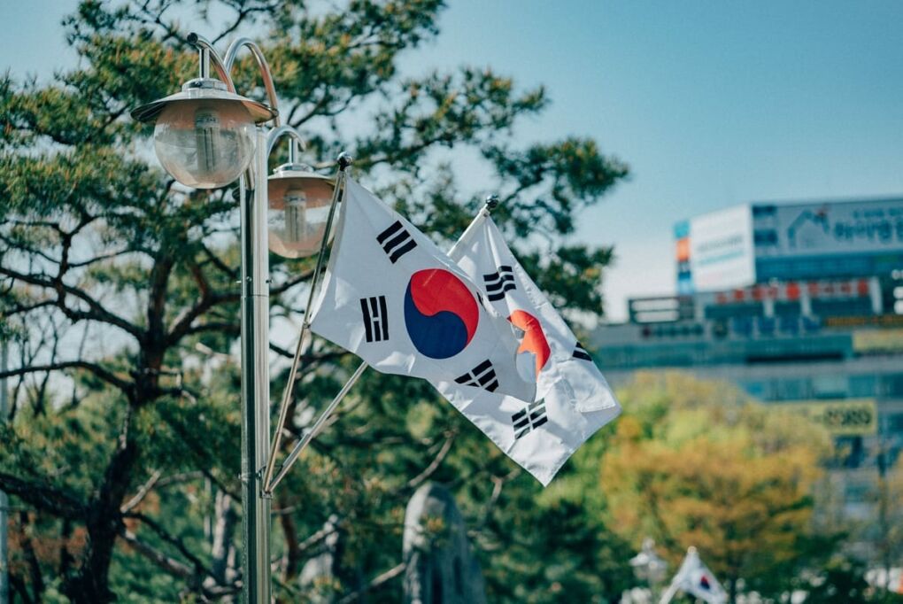 A South Korean flag attached to a lamp post in the city Bucheon