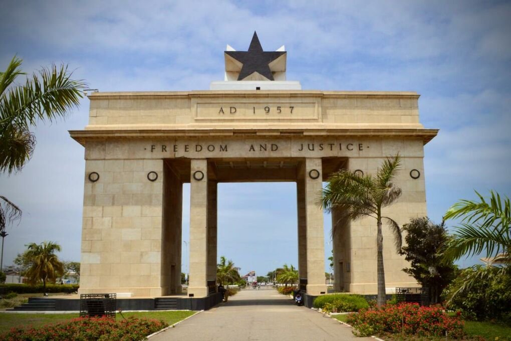 Tall-monument-with-star