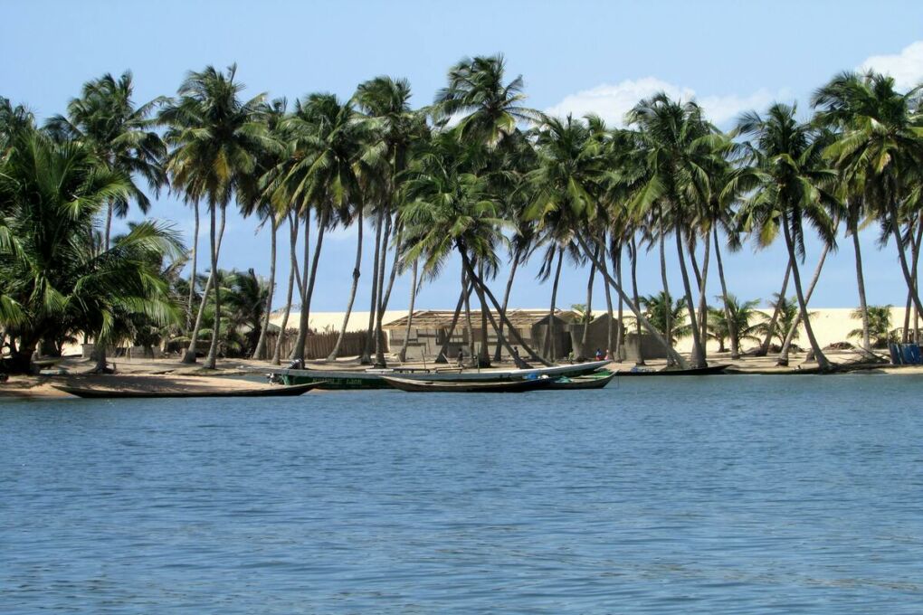 Ghana-lake-canoes-tropical-trees-sand