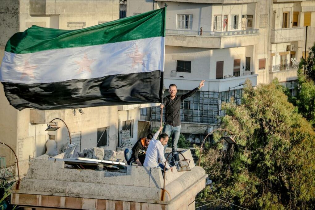 People holding Syrian flag