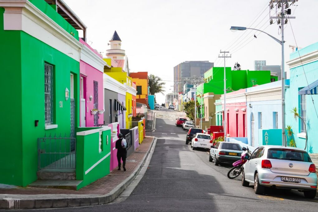 bo-kaap street colourful buildings