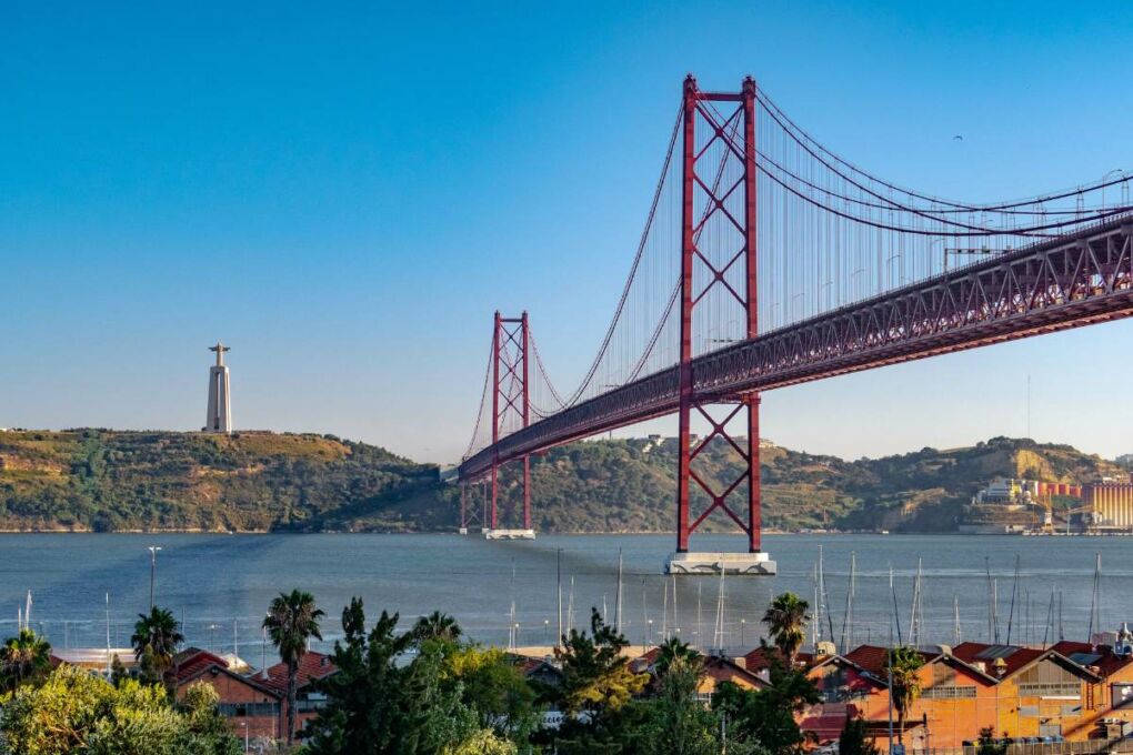 A photo of the 25 de Abril Bridge in Lisbon 