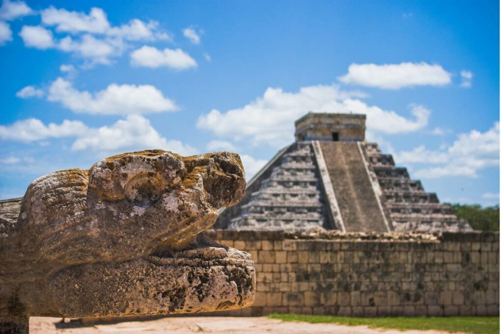 A picture of Chichén Itzá in Yucatan. 