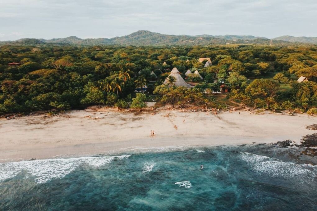 picture of bungalows on the beachfront 