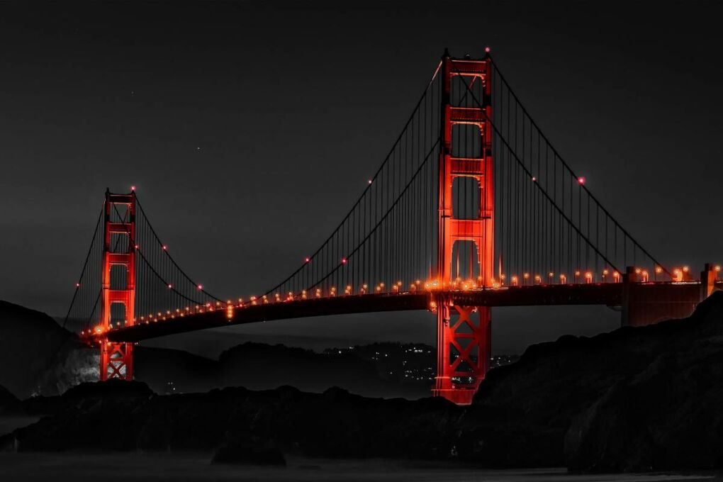The Golden Gate Bridge at night.