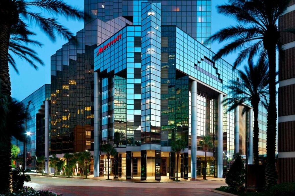The outside of the Marriot hotel in new Orleans.