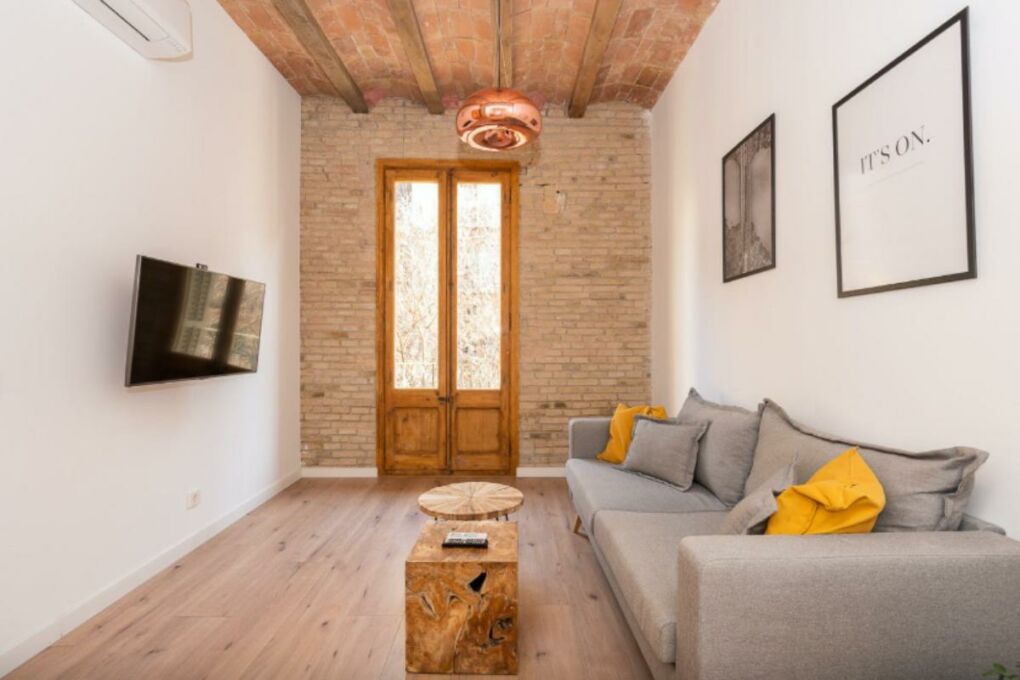 Vibrant renovated apartment in Barcelona