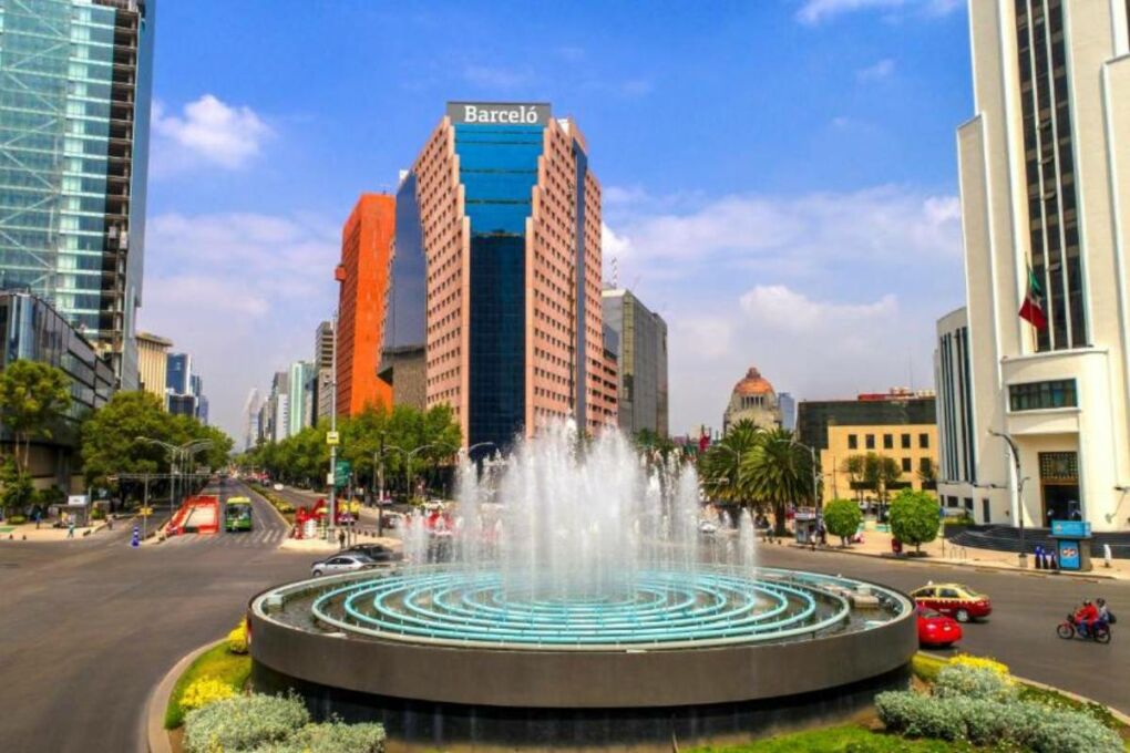 A water feature and traffic circle outside of the Barceló Mexico Reforma hotel.