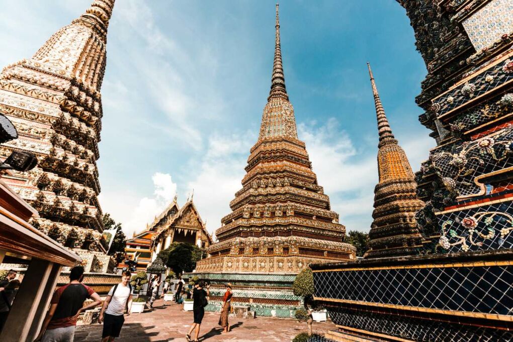 Long-Golden-temple-Thailand