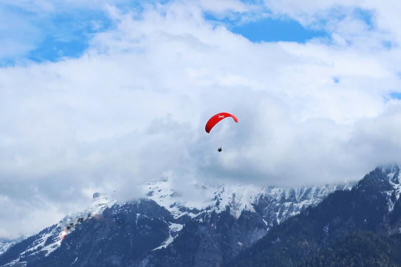 Paragliding-over-Grindewald