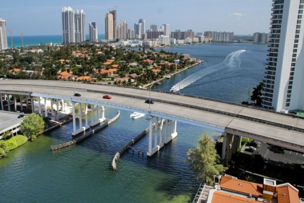 alt=Image of Miami bridge