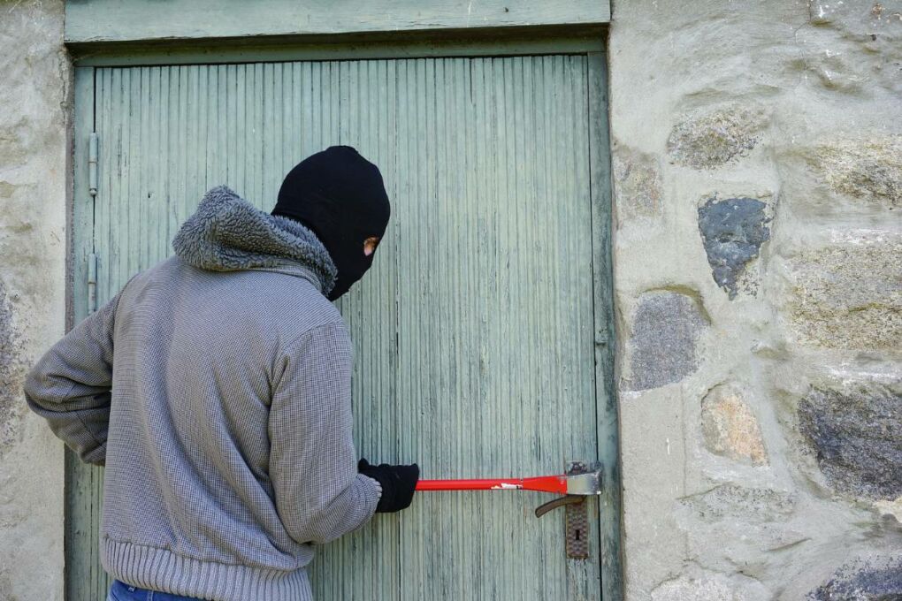 A generic image of a masked thief breaking and entering.