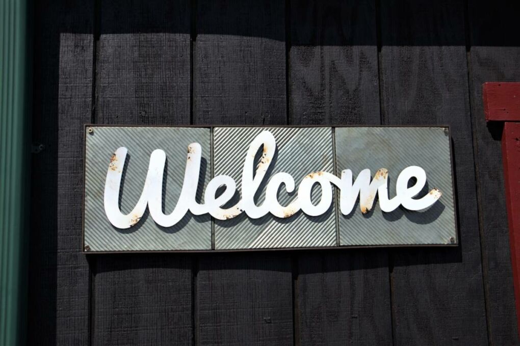 Sign that says "welcome".