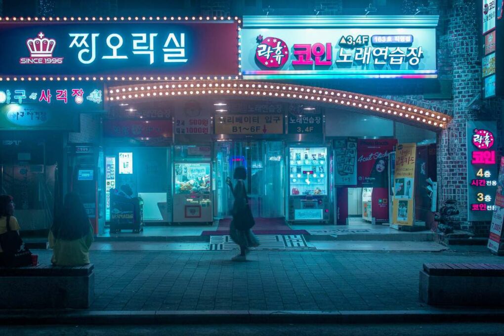 Lady Walking in the Street inSeoul at Night.