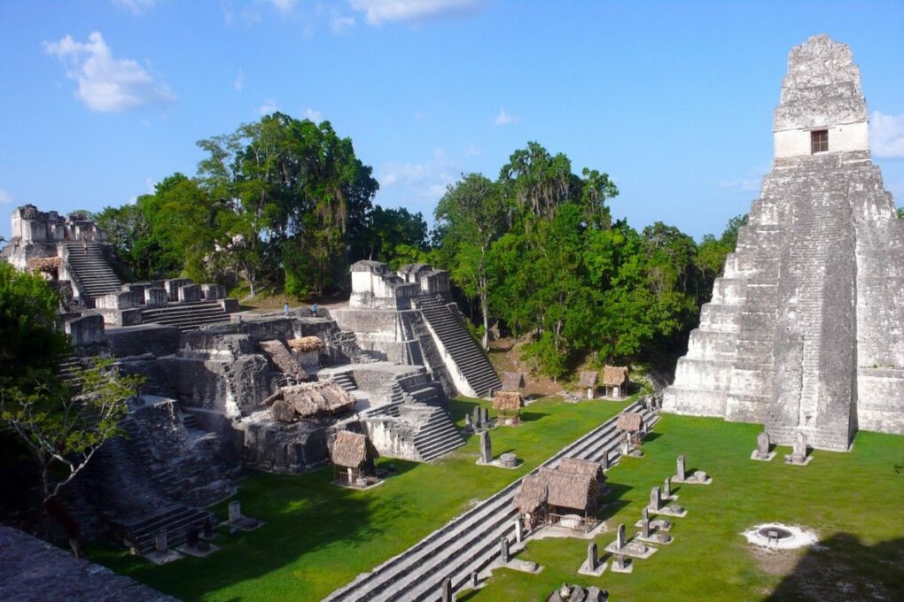 alt="image of remains from the Mayan civilization"