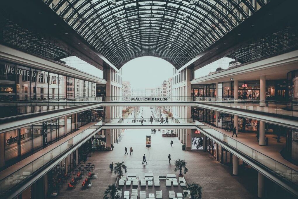 image-of-shoppers-in-berlin-mall