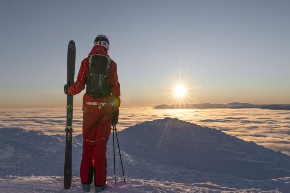 Image-of-snow-slow-and-skier