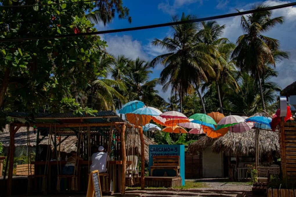 Tourists ordering at a bar in the Dominican Republic