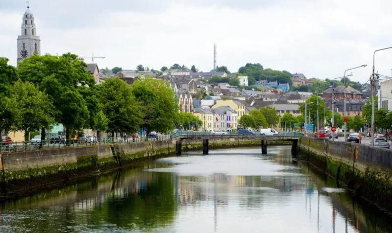 cork-city-hostels|||architecture|bru-bar-cork|help desk|shelas hostel|kinlay-house-hostel|check in