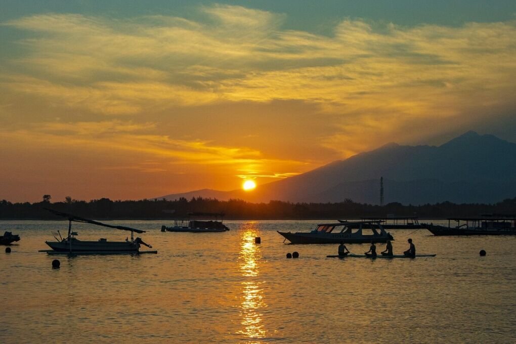 lombok-sunset-feature-image|Acibara|Basecamp|Kenza-Cafe|La-chill-bar|Loka-Surf|Lombok-cowork|Lombok-Feature||Rock-gillis-Coffee|Salon|Terra|Warpindo