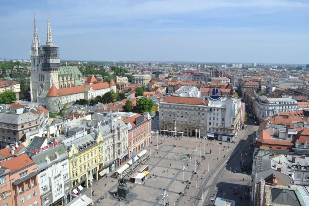 zagreb-city-view-feature|Virtual|Regus|Instant-office||Hub-385|Co-work-zagreb|Zagreb-Feature|People working at Zicer co working space